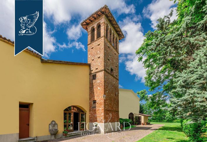 Image No.15-10 Bed Farmhouse for sale