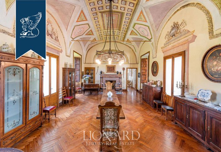 Image No.21-10 Bed Farmhouse for sale