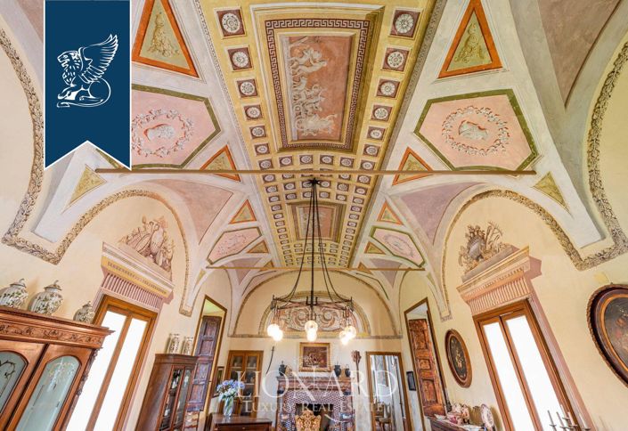 Image No.22-10 Bed Farmhouse for sale