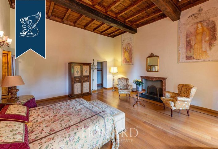 Image No.33-10 Bed Farmhouse for sale