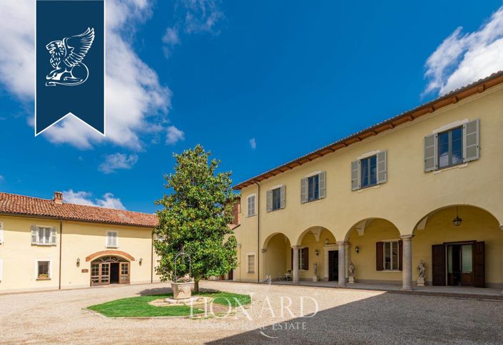 Image No.6-10 Bed Farmhouse for sale