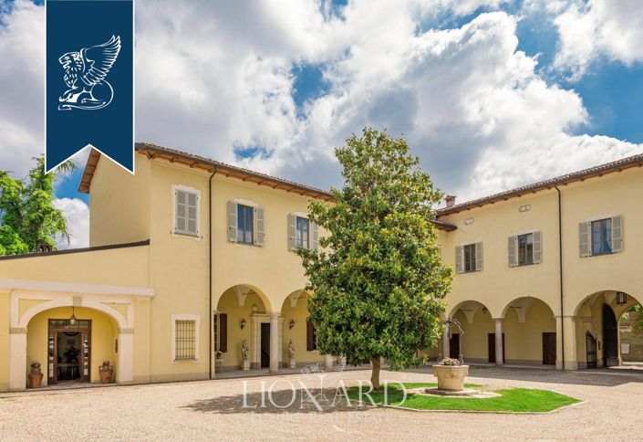 Image No.7-10 Bed Farmhouse for sale