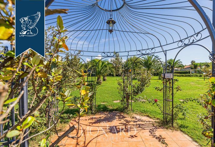 Image No.12-30 Bed Farmhouse for sale