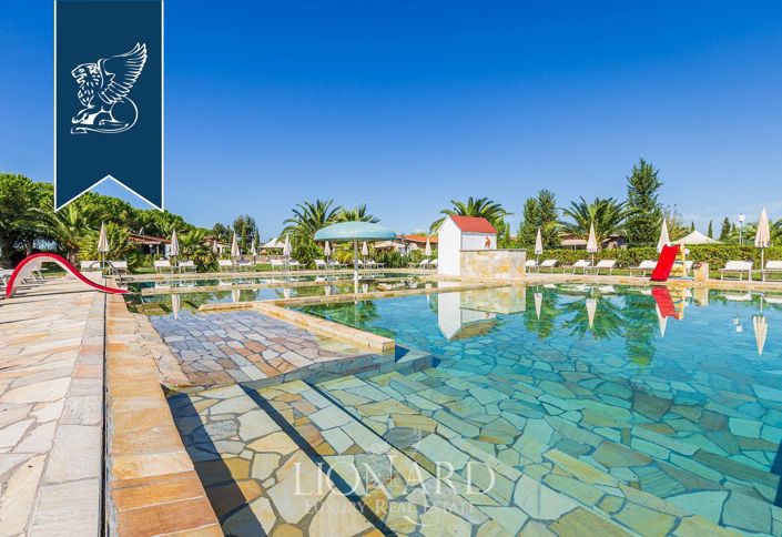 Image No.7-30 Bed Farmhouse for sale