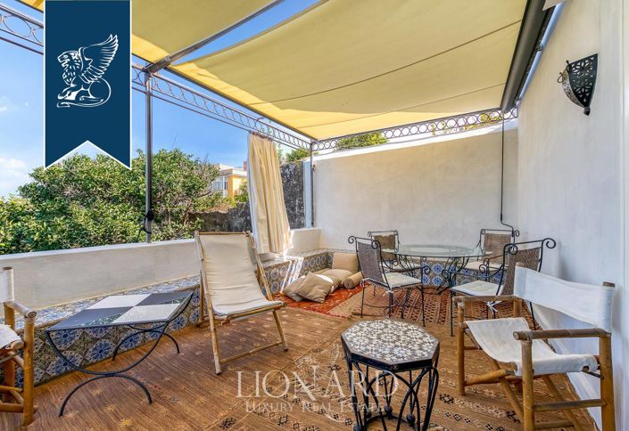 Image No.3-Un hôtel de 5 chambres à vendre à Procida