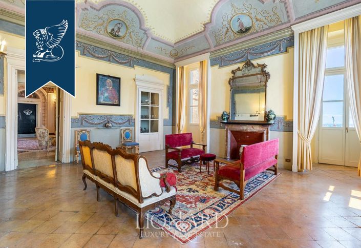 Image No.19-27 Bed Property for sale