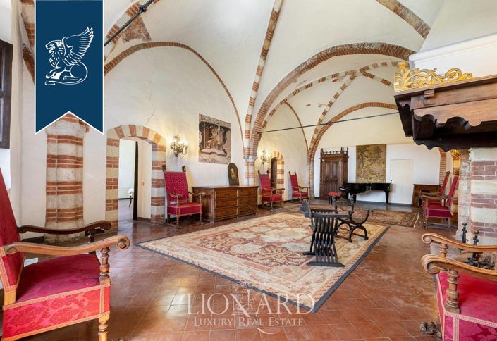 Image No.22-27 Bed Property for sale