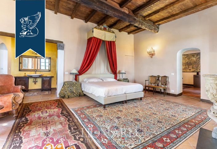 Image No.33-27 Bed Property for sale