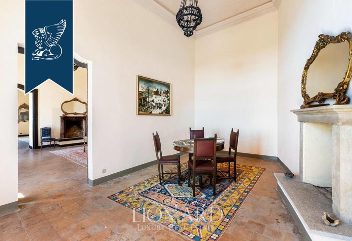 Image No.37-27 Bed Property for sale