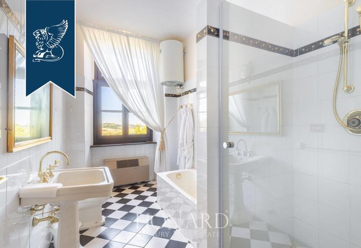 Image No.40-27 Bed Property for sale