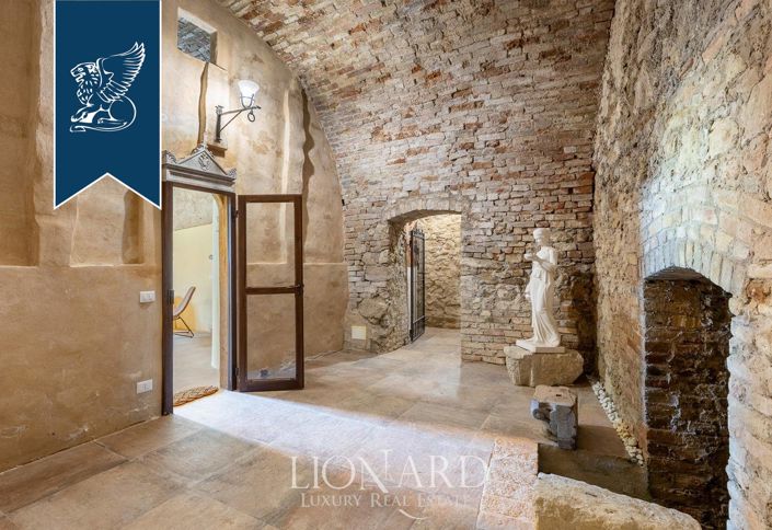 Image No.43-27 Bed Property for sale