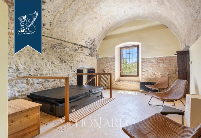 Image No.44-27 Bed Property for sale