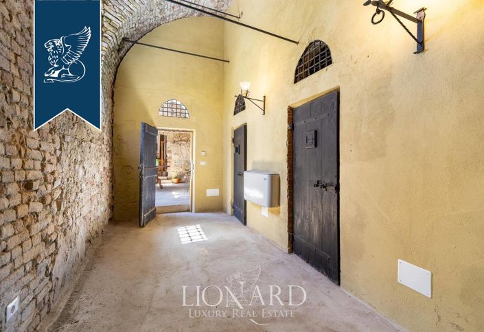 Image No.46-27 Bed Property for sale