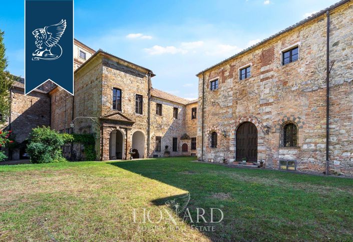 Image No.8-27 Bed Property for sale