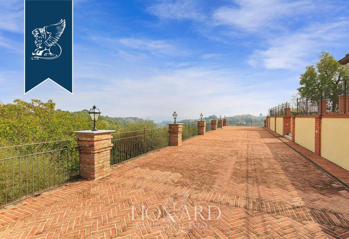 Image No.15-10 Bed Villa for sale