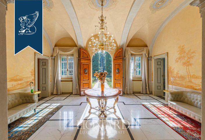 Image No.12-12 Bed Villa for sale