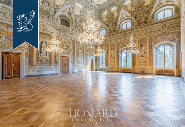 Image No.17-32 Bed Property for sale