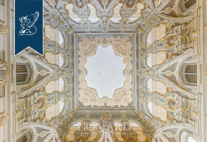 Image No.20-32 Bed Property for sale