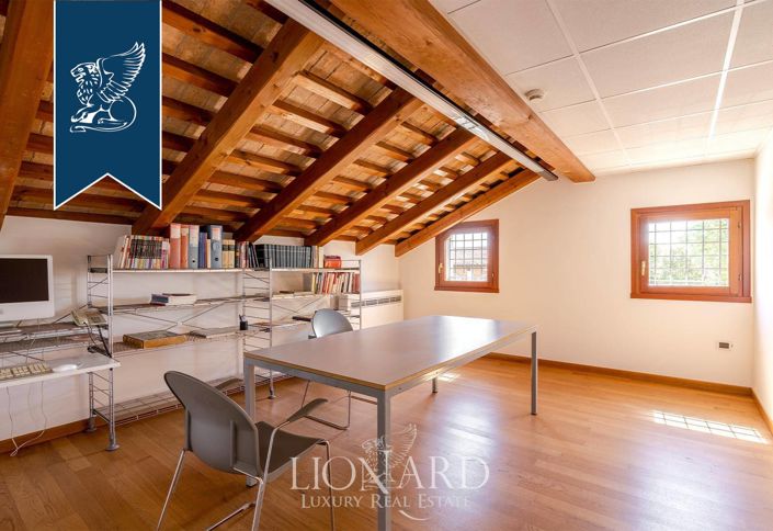 Image No.47-Villa for sale