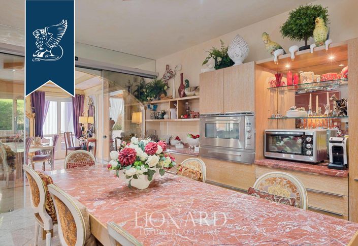 Image No.12-9 Bed Villa for sale