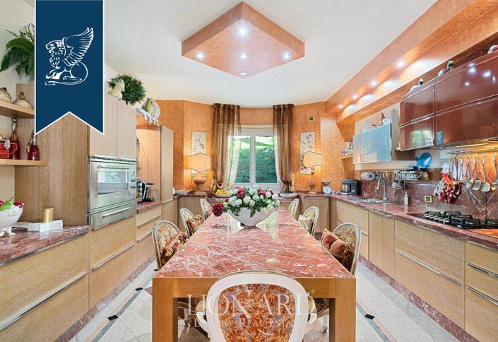 Image No.13-9 Bed Villa for sale