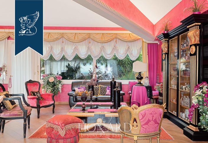 Image No.17-9 Bed Villa for sale