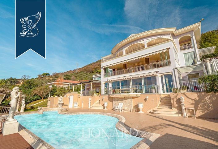 Image No.2-9 Bed Villa for sale