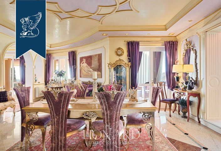 Image No.8-9 Bed Villa for sale