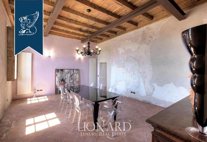 Image No.10-10 Bed Villa for sale