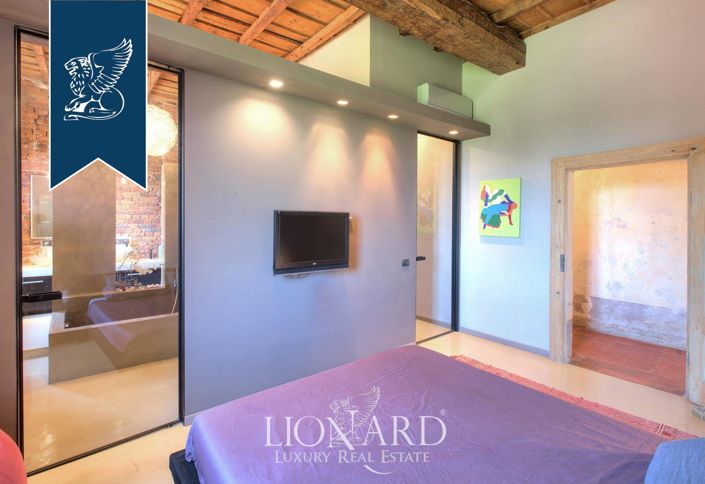 Image No.20-10 Bed Villa for sale