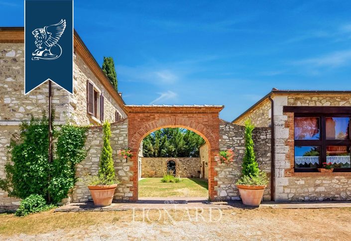 Image No.6-9 Bed Villa for sale