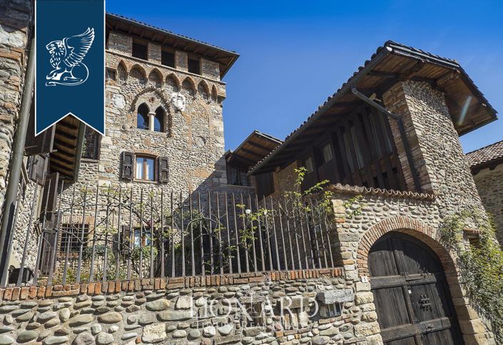 Image No.10-4 Bed Property for sale