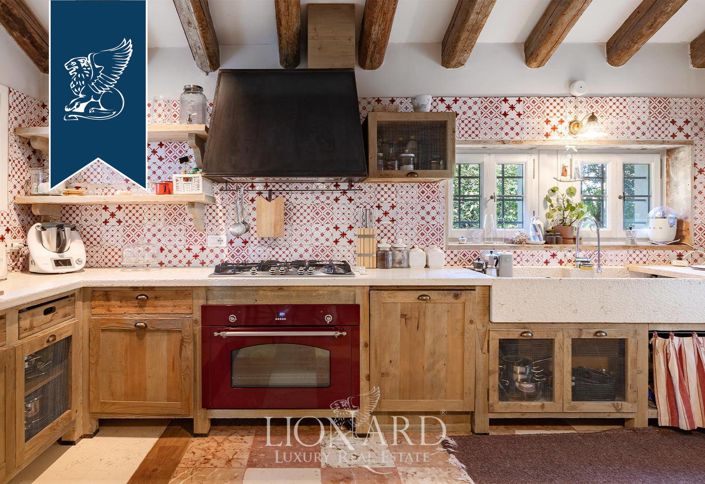 Image No.19-5 Bed Farmhouse for sale