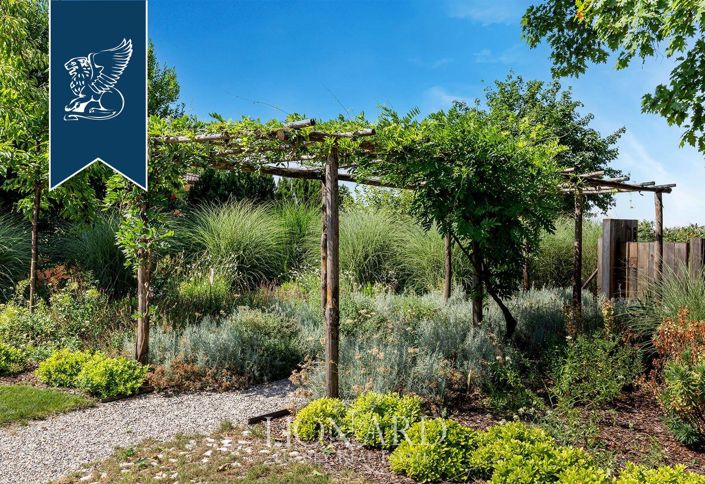 Image No.40-5 Bed Farmhouse for sale