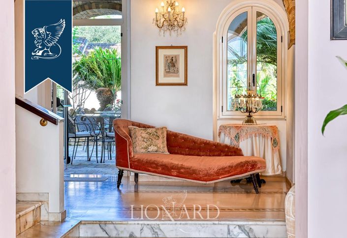 Image No.10-9 Bed Villa for sale