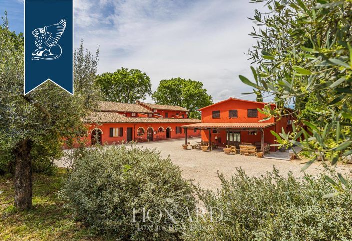 Image No.10-11 Bed Farmhouse for sale