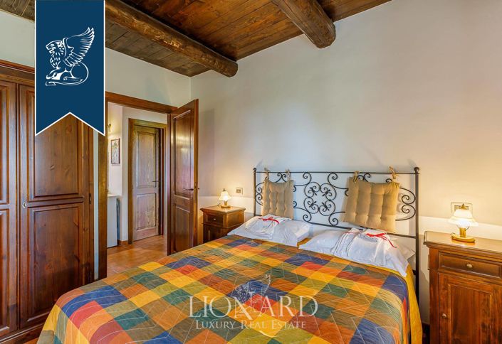 Image No.50-11 Bed Farmhouse for sale