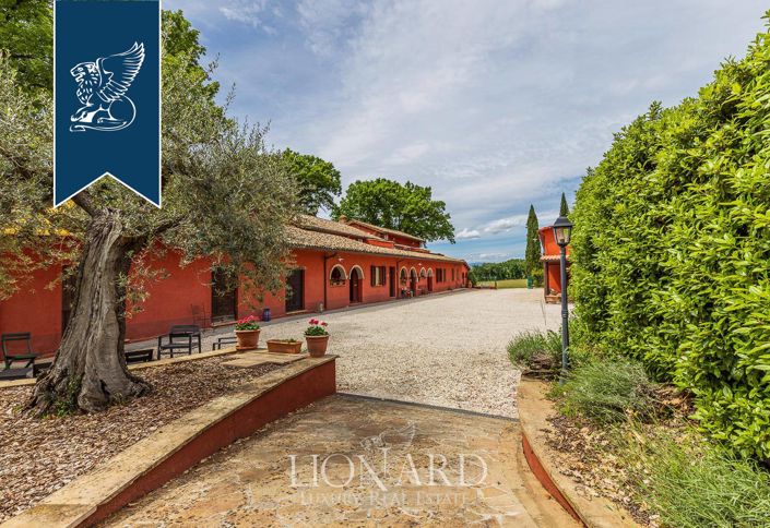 Image No.8-11 Bed Farmhouse for sale