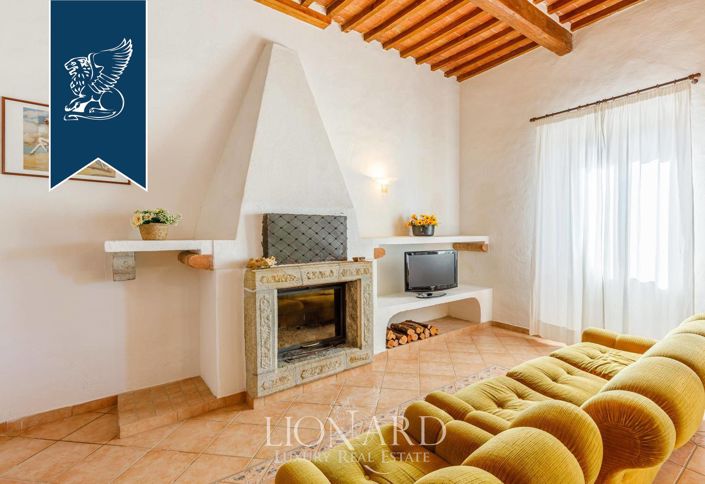 Image No.17-25 Bed Farmhouse for sale