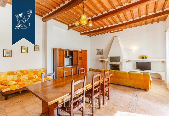 Image No.18-25 Bed Farmhouse for sale