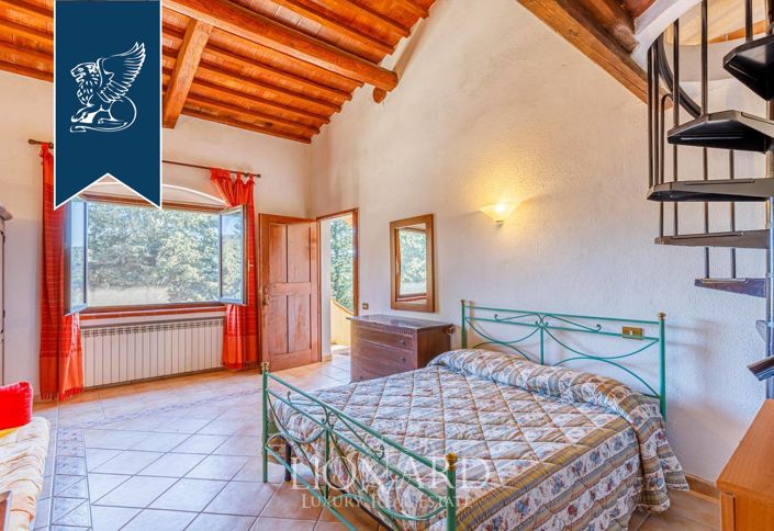 Image No.20-25 Bed Farmhouse for sale