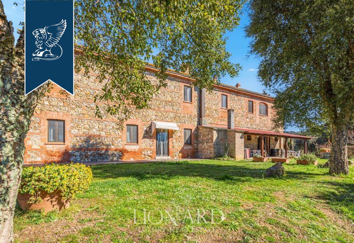 Image No.4-25 Bed Farmhouse for sale