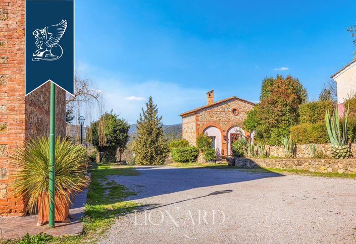 Image No.8-25 Bed Farmhouse for sale