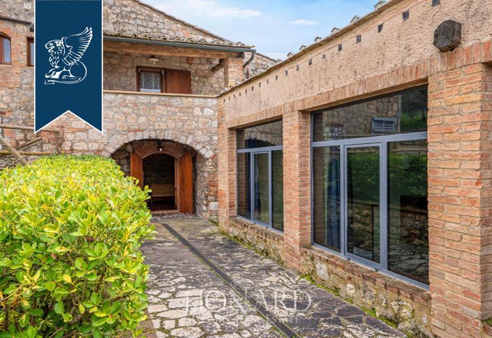 Image No.10-18 Bed Villa for sale