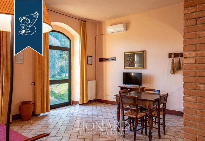 Image No.12-18 Bed Villa for sale