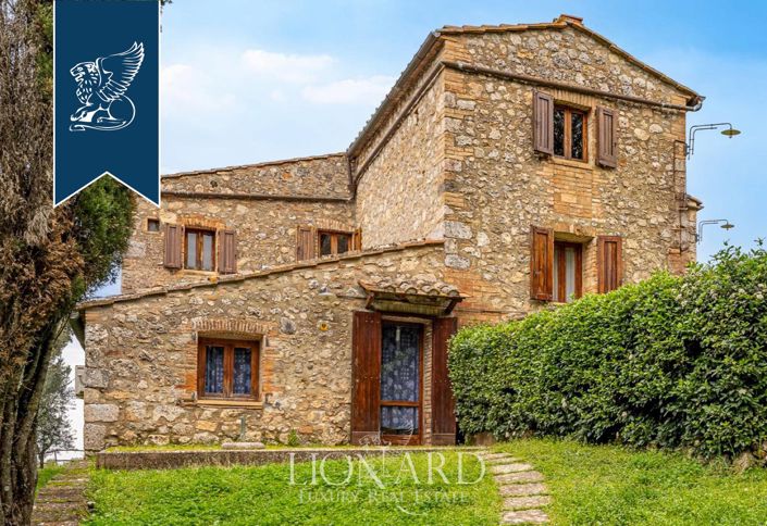 Image No.6-18 Bed Villa for sale