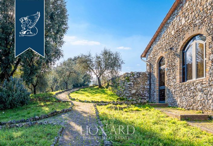 Image No.8-18 Bed Villa for sale