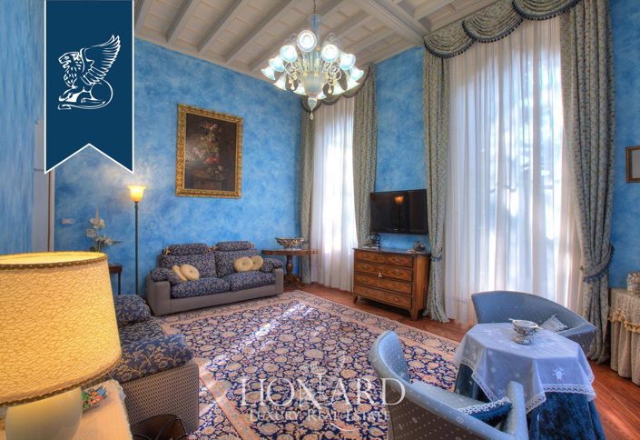 Image No.20-8 Bed Villa for sale