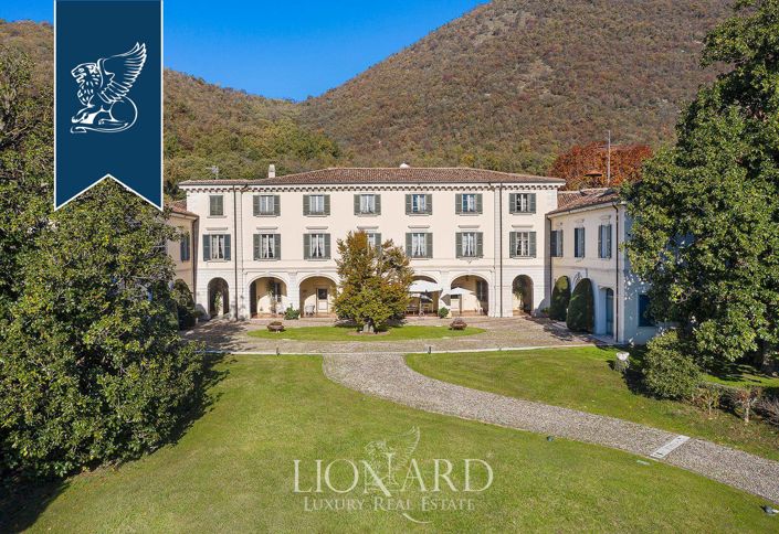 Image No.13-12 Bed Villa for sale