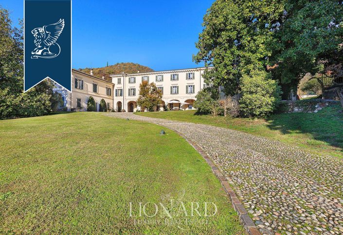 Image No.17-12 Bed Villa for sale